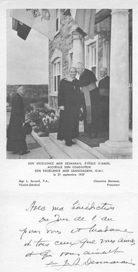 Carte de voeux pour les Fêtes de Mgr Desmarais à J.H. Boutin. Avec une photo de l&#039;arrivée de Mgr Sanschagrin à l&#039;évêché.